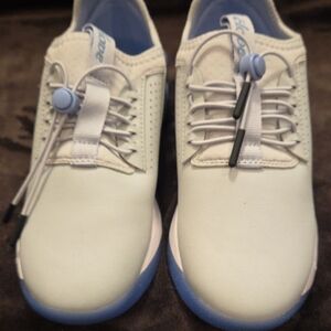 Clove Nursing Shoes. NWOT. Size 6.